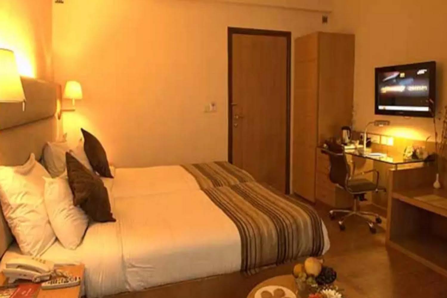 The Manor Bareilly By Leisure Hotels Extérieur photo